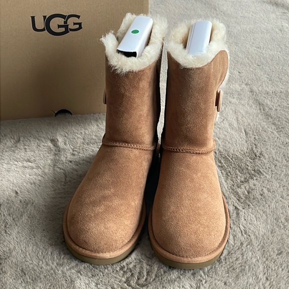 UGG - Women's Bailey Button II Boot / Winter Boot - Picture 3 of 7